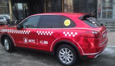 Клиенты службы заказа такси «Максим» катаются на люксовых автомобилях